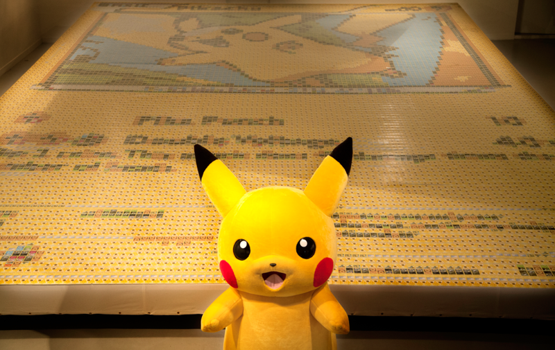 Illustration for article titled UK Artist Makes Enormous Pikachu Mosaic Out of 12,987 Pokémon Cards